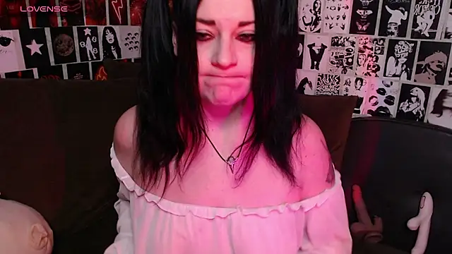 Snapshot of Kvopa chatting on 10-29-25, 10:00 Kvopa online show from 10-29-25, 10:00