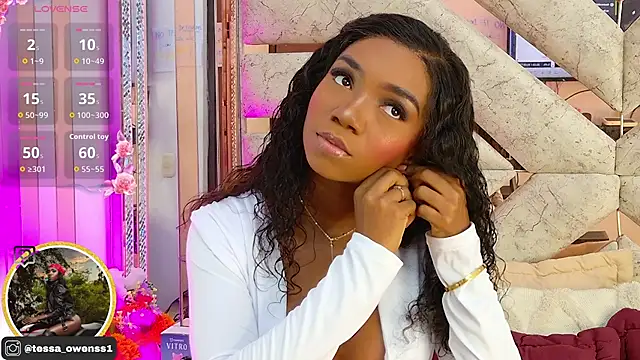 Snapshot of Tessa_Owenss chatting on 10-22-25, 07:02 Tessa Owenss online show from 10-22-25, 07:02