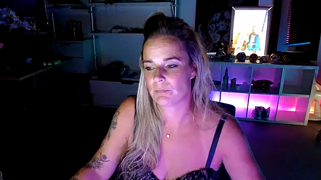 Mrs-Aurora online show from 10-02-25, 07:21