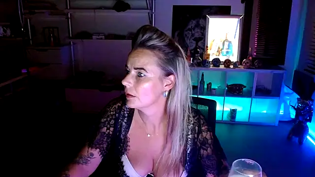 Mrs-Aurora online show from 10-08-25, 08:50