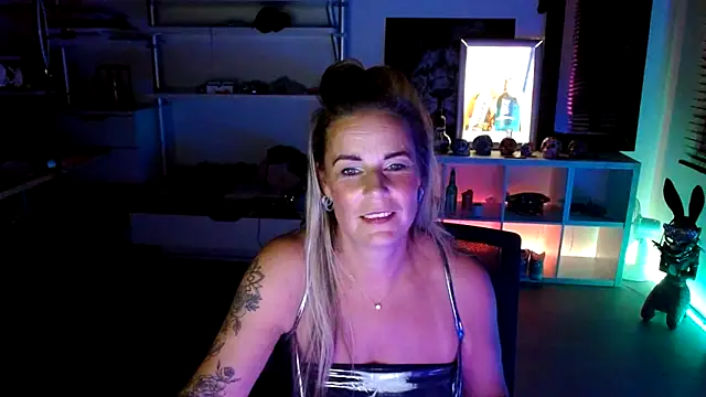 Mrs-Aurora online show from 10-14-25, 08:31