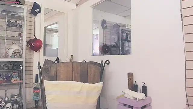 Snapshot of xinamora chatting on 11-16-25, 06:24 xinamora online show from 11-16-25, 06:24