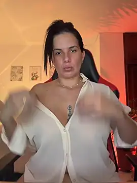 Snapshot of carol_cruz133 chatting on 05-27-26, 11:35 carol cruz133 online show from 05-27-26, 11:35