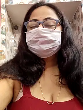 Snapshot of nisha_1110 chatting on 04-13-26, 02:44 nisha 1110 online show from 04-13-26, 02:44
