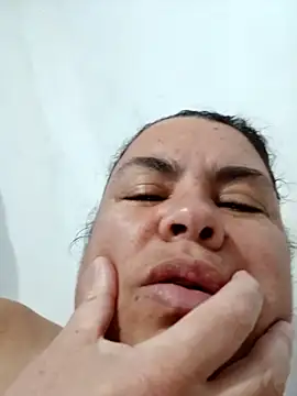 yaneth  online show from 11-12-25, 10:52