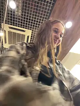 Snapshot of Juice_Bunny chatting on 09-27-25, 11:48 Juice Bunny online show from 09-27-25, 11:48