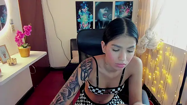 valeria-duarte online show from 10-20-25, 09:37