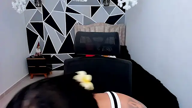 valeria-duarte online show from 12-14-25, 03:39