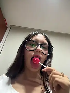 Katie rawwww online show from 09-27-25, 11:43