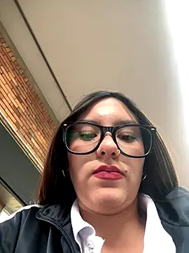 Katie rawwww online show from 11-05-25, 01:11