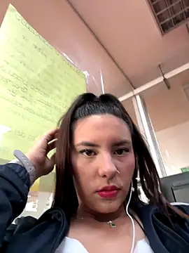 Katie rawwww online show from 12-05-25, 04:14