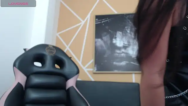 olivia russo  online show from 10-19-25, 01:12