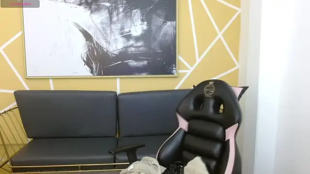 olivia russo  online show from 05-08-26, 08:14