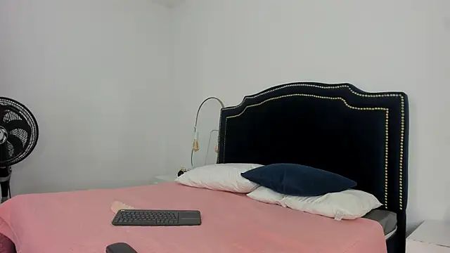 LiliCarterm online show from 10-27-25, 08:13