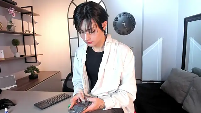  ANGELL DUSTT  online show from 10-18-25, 12:24