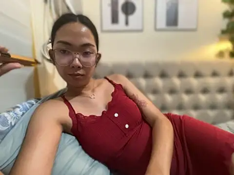 Sluttgwen69 online show from 04-29-26, 03:27