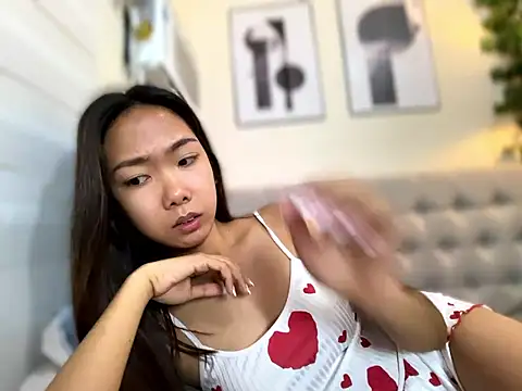 Sluttgwen69 online show from 05-07-26, 05:40
