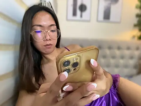 Sluttgwen69 online show from 05-12-26, 01:19