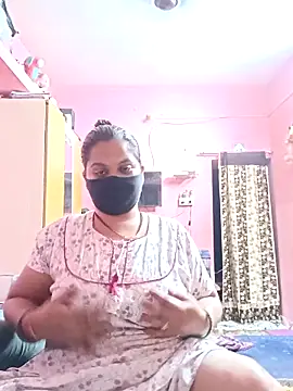 Snapshot of biggbobbsgirl chatting on 02-10-26, 06:23 biggbobbsgirl online show from 02-10-26, 06:23