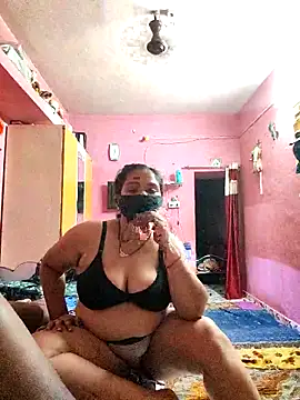 Snapshot of biggbobbsgirl chatting on 03-25-26, 06:03 biggbobbsgirl online show from 03-25-26, 06:03