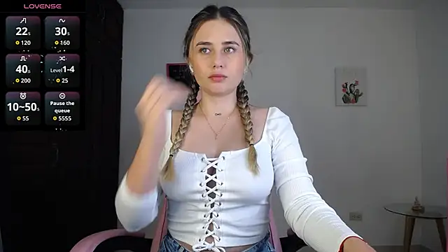 Veronika  Winslow  online show from 09-11-25, 04:45