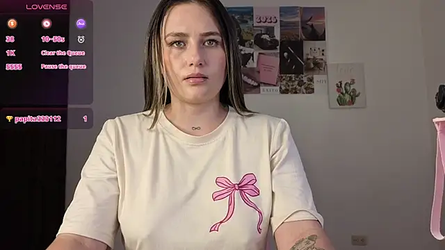 Snapshot of Veronika__Winslow_ chatting on 03-13-26, 05:14 Veronika Winslow online show from 03-13-26, 05:14