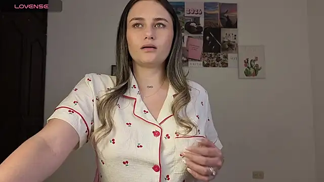 Veronika  Winslow  online show from 05-01-26, 05:23