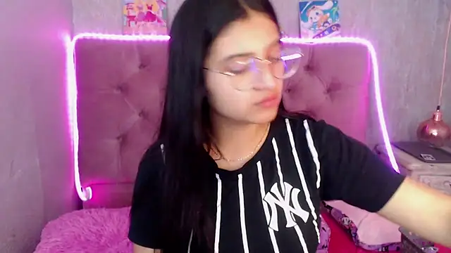 laurenelove online show from 10-01-25, 03:23