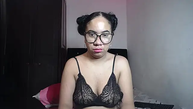 Kristynsmith online show from 09-19-25, 03:19