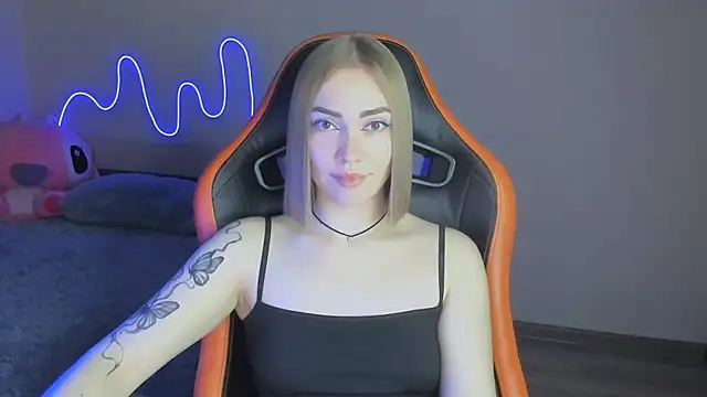 LaraKrein lk online show from 11-17-25, 03:51