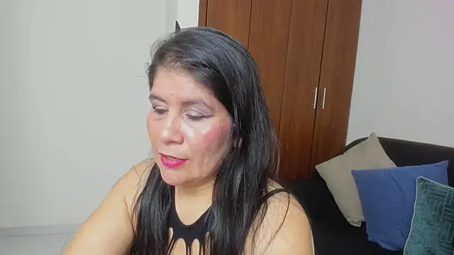 kiraGeiner online show from 05-25-26, 01:11