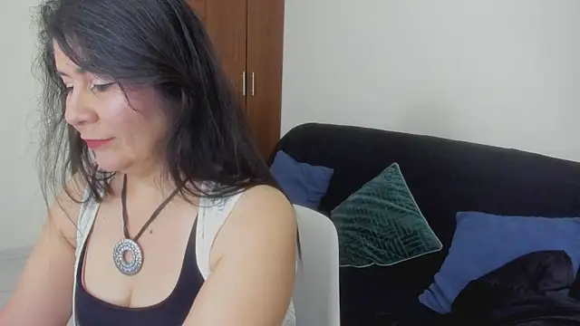 kiraGeiner online show from 06-18-26, 01:06