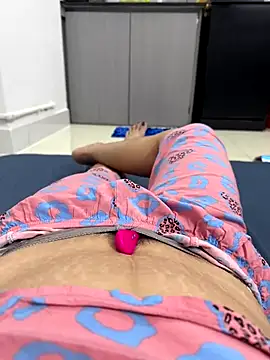 sharon-Hanna online show from 10-20-25, 12:38