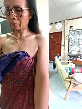 Snapshot of Mama_Eva_1 chatting on 10-24-25, 12:19 Mama Eva 1 online show from 10-24-25, 12:19