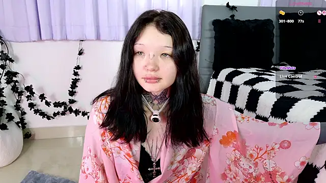 Snapshot of Lein_Bone chatting on 07-12-26, 12:12 Lein Bone online show from 07-12-26, 12:12