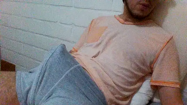 Snapshot of ProfeC4m chatting on 10-13-25, 04:23 ProfeC4m online show from 10-13-25, 04:23