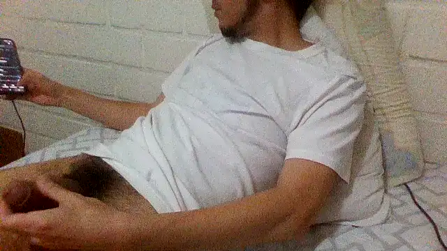 Snapshot of ProfeC4m chatting on 10-25-25, 06:32 ProfeC4m online show from 10-25-25, 06:32