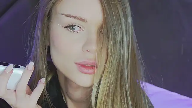 Snapshot of MarilynNova chatting on 02-06-26, 04:39 MarilynNova online show from 02-06-26, 04:39