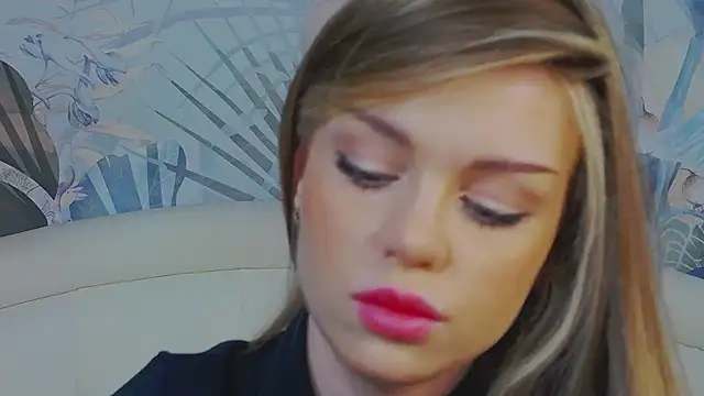 Snapshot of MarilynNova chatting on 03-21-26, 05:01 MarilynNova online show from 03-21-26, 05:01