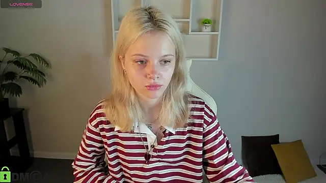 Snapshot of Allice_Cox chatting on 09-26-25, 12:03 Allice Cox online show from 09-26-25, 12:03