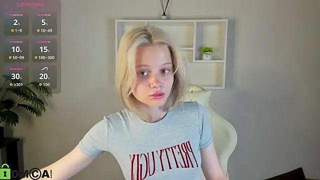 Snapshot of Allice_Cox chatting on 10-05-25, 01:04 Allice Cox online show from 10-05-25, 01:04