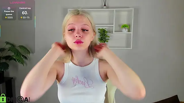 Snapshot of Allice_Cox chatting on 10-07-25, 12:52 Allice Cox online show from 10-07-25, 12:52