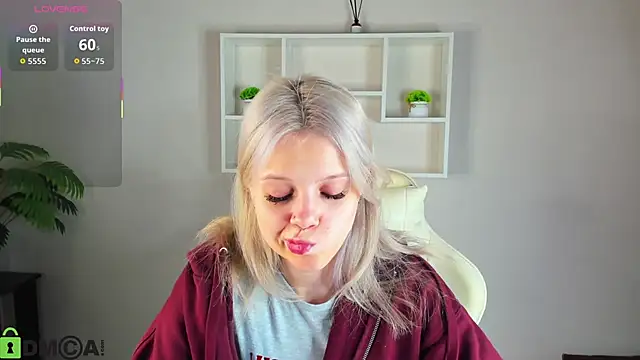 Snapshot of Allice_Cox chatting on 10-10-25, 01:04 Allice Cox online show from 10-10-25, 01:04