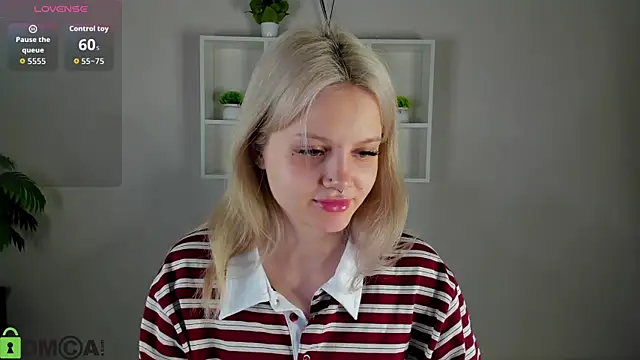 Snapshot of Allice_Cox chatting on 10-14-25, 01:06 Allice Cox online show from 10-14-25, 01:06