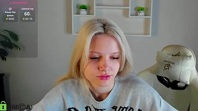 Snapshot of Allice_Cox chatting on 10-17-25, 01:09 Allice Cox online show from 10-17-25, 01:09