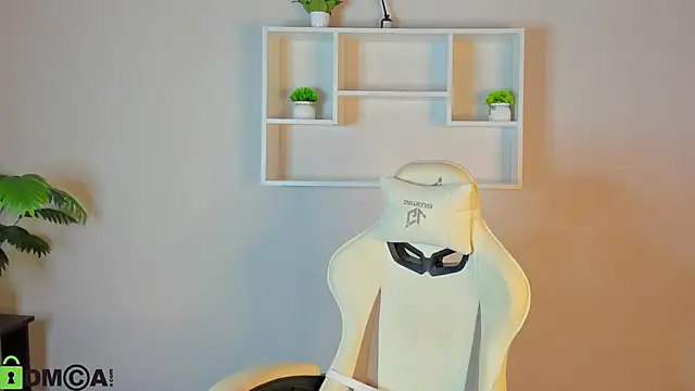 Snapshot of Allice_Cox chatting on 10-21-25, 01:17 Allice Cox online show from 10-21-25, 01:17