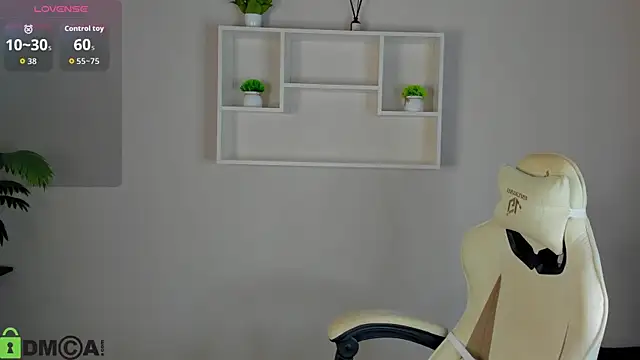 Snapshot of Allice_Cox chatting on 10-29-25, 01:08 Allice Cox online show from 10-29-25, 01:08