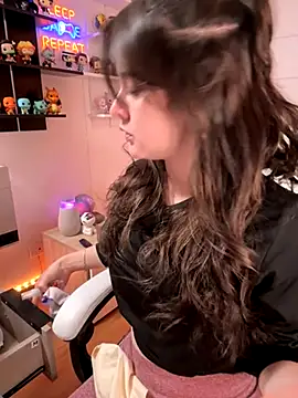 Sharon 07 online show from 10-20-25, 11:38