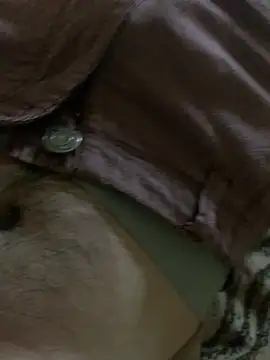 Snapshot of MuzzyFacing chatting on 09-11-25, 11:21 MuzzyFacing online show from 09-11-25, 11:21