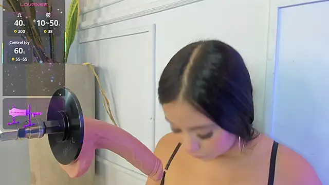 Jazmiinee online show from 12-20-25, 07:54